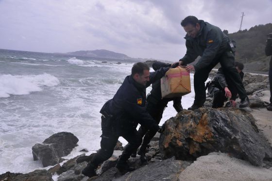 EL HACHÍS NACE EN EL MAR Y VA SOLITO A LAS PLAYAS