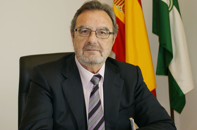 EL DIRECTOR DE ENERGÍA DE LA JUNTA DIMITE TRAS LAS DENUNCIAS SOBRE SU CASA ILEGAL