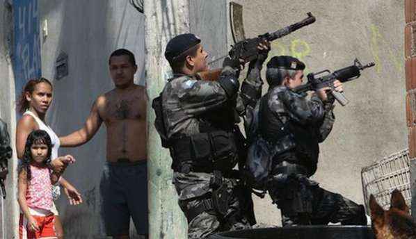 EL EJÉRCITO BRASILEÑO LIMPIA LAS FABELAS