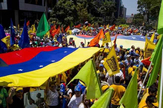 LA OPOSICIÓN DEMOCRÁTICA VUELVE A SUPERAR AL CHAVISMO