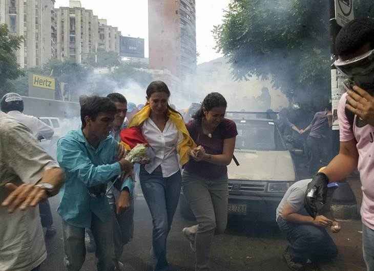 PROTESTAS EN LA CALLE, Y ARTÍCULO EN EL NYT