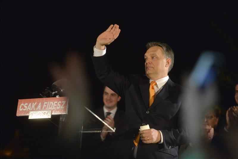 EL CONSERVADOR ORBÁN ARRASA EN HUNGRÍA