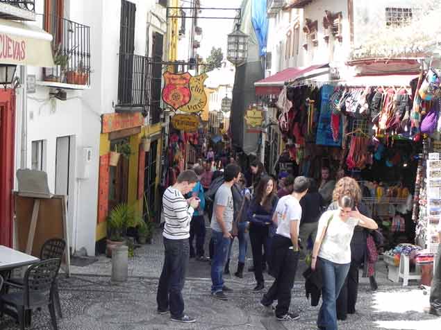 SEGUIMOS TENIENDO MÁS Y MÁS TURISTAS