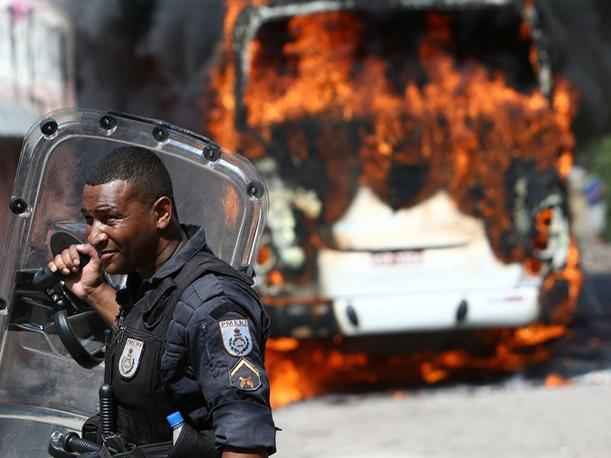 DESALOJO DE 5.000 ‘OKUPAS’ EN RIO DE JANEIRO