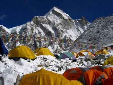 MORTAL ALUD EN EL EVEREST