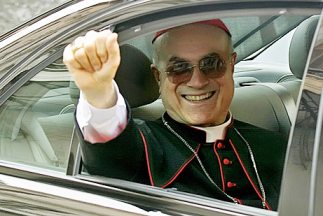 NIDITO EN ROMA PARA EL RETIRO DEL CARDENAL BERTONE
