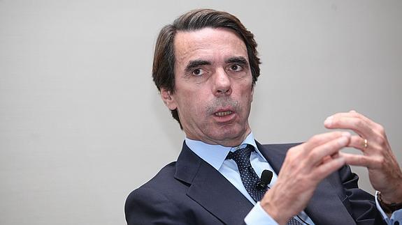 AZNAR HA SATISFECHO SU VANIDAD