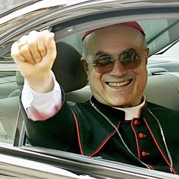 NUEVO ESCÁNDALO PARA EL CARDENAL BERTONE