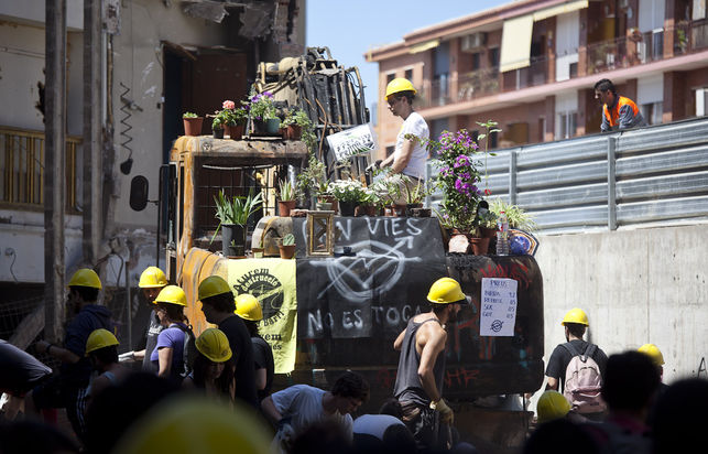 COMO EN FUENTEOVEJUNA: TODOS A UNA A RECONSTRUIR CAN VIES