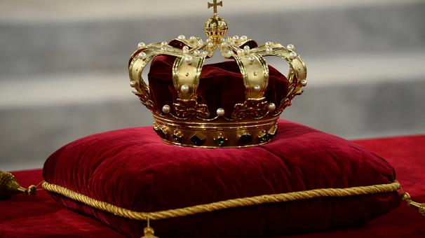 ABDICA EL REY DE ESPAÑA... ¿CUÁL SERÁ SU VERDADERA RAZÓN?