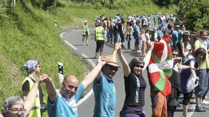 CADENA HUMANA DE 123 KM PIDIENDO EL DERECHO A DECIDIR