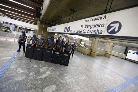 A DOS DÍAS DEL MUNDIAL TODO ESTÁ PATAS ARRIBA EN BRASIL