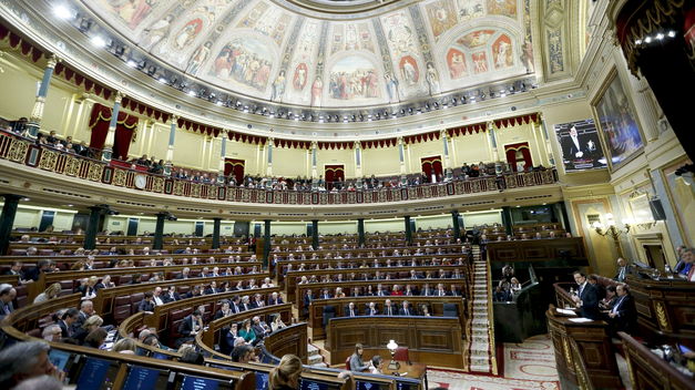 RATIFICADA POR EL CONGRESO LA ABDICACIÓN DEL REY
