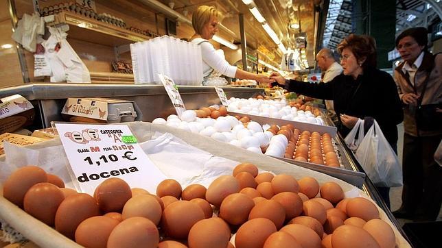 LO QUE SE LE QUITA AL NIÑO, SE INVIERTE EN HUEVOS