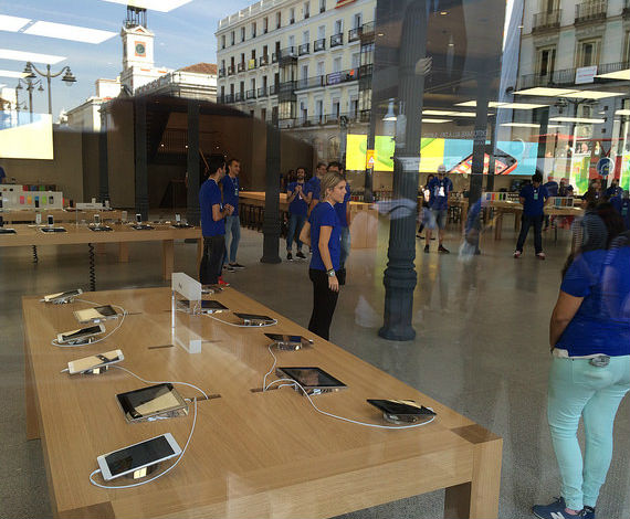 APPLE EN LA PLAZA DEL KILÓMETRO CERO DE ESPAÑA
