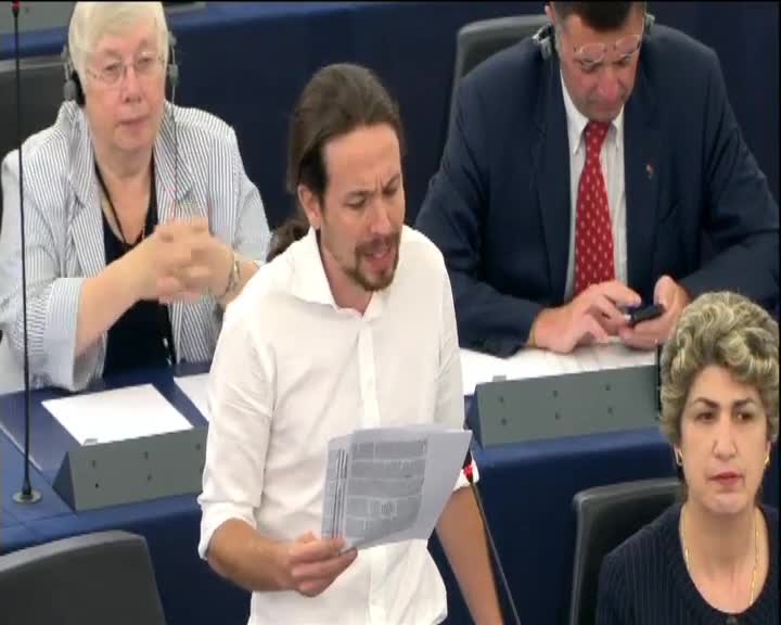 PABLO IGLESIAS DA LA NOTA EN SU PRIMER EURODISCURSO