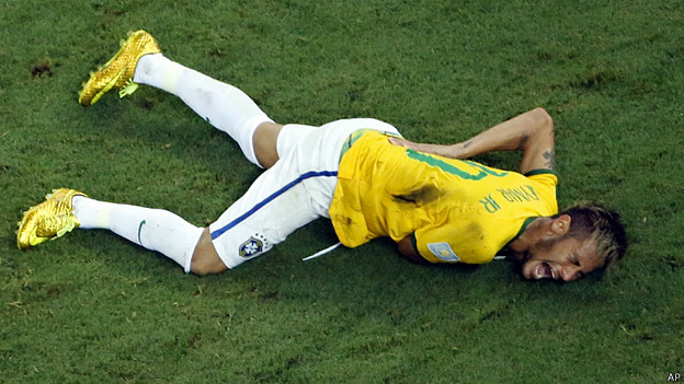 TRISTEZA Y ALEGRÍA EN BRASIL TRAS EL PARTIDO CONTRA COLOMBIA