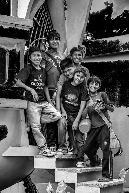 LO NIÑOS DEL CEMENTERIO