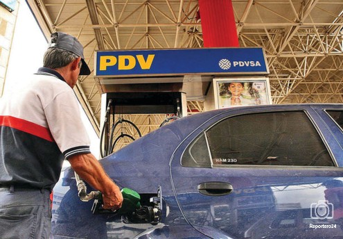 VENEZUELA ESTUDIA DEJAR DE SUFRAGAR LA GASOLINA
