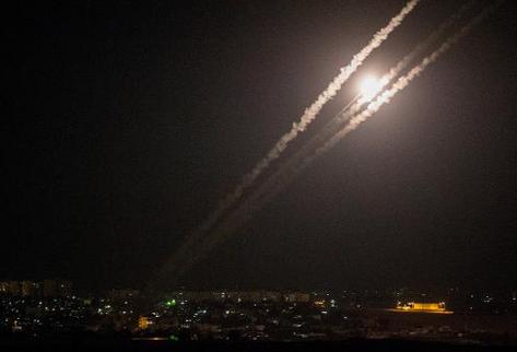 GAZA: MIENTRAS UNO PARA, EL OTRO DISPARA
