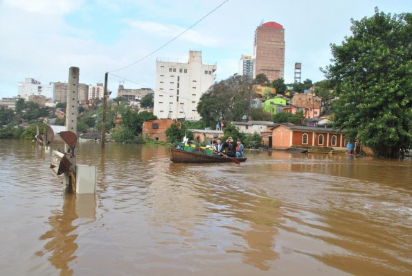 CATÁSTROFE EN EL RÍO PARAGUAY