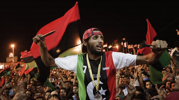 LIBIA PARECE ECHAR DE MENOS A GADAFI