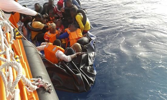 CENTENARES DE INMIGRANTES EN EL ESTRECHO DE GIBRALTAR