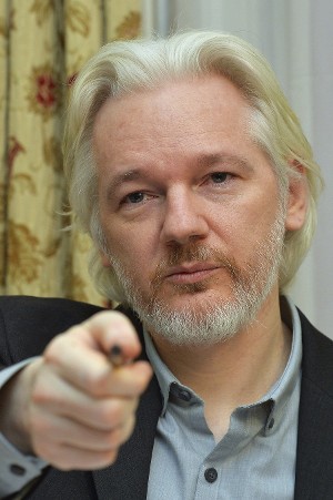 ASSANGE PIDE SU CUOTA DE ATENCIÓN…