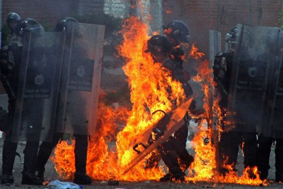 CAOS EN VENEZUELA POR LA CARTILLA DIGITAL DE RACIONAMIENTO