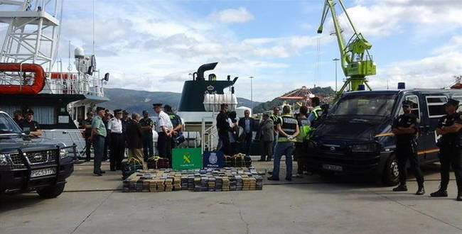 INTERCEPTADO UN VELERO CON CASI UNA TONELADA DE COCAINA