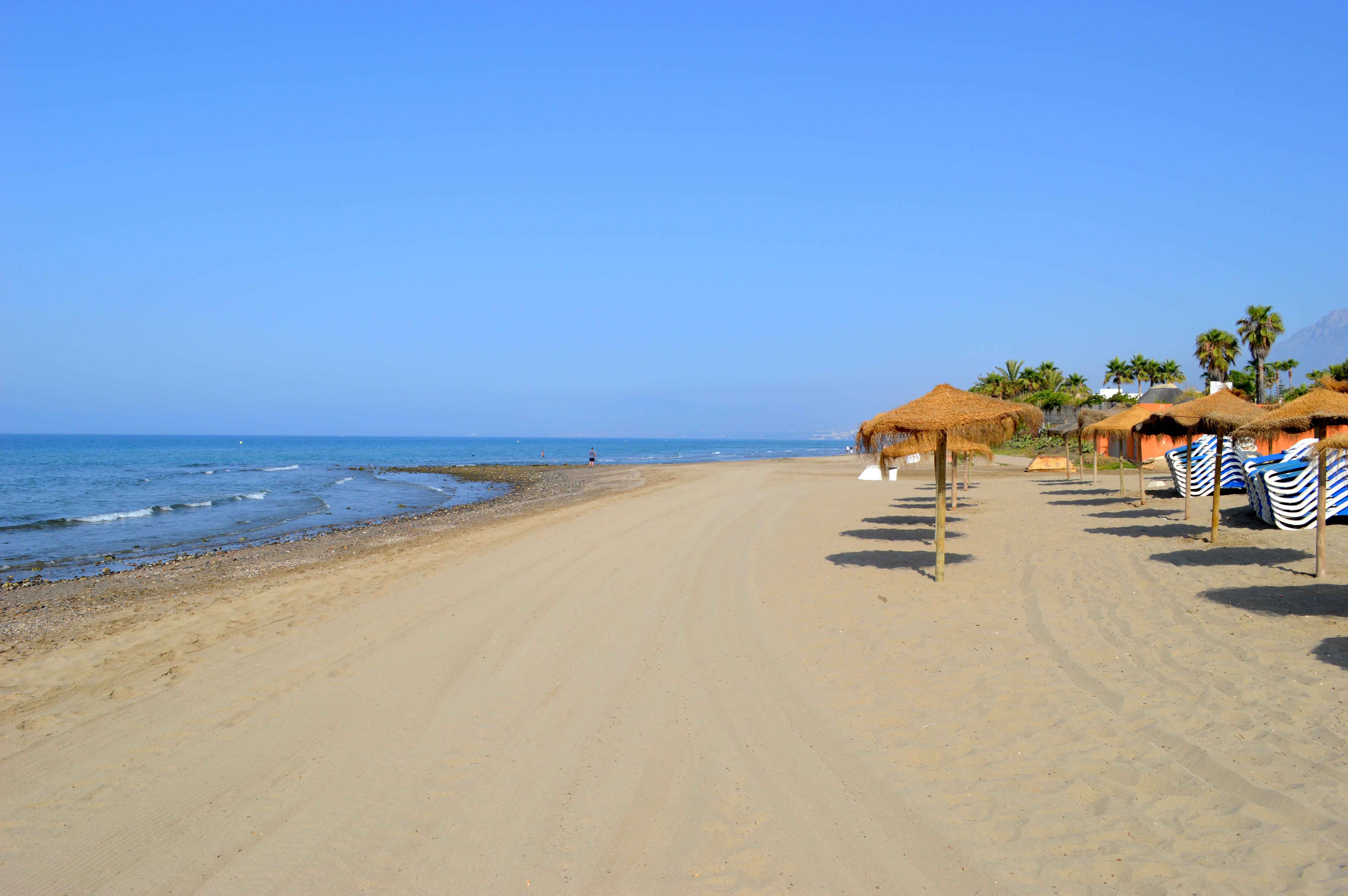 HACHÍS EN PLAYA DE LUJO DE MARBELLA