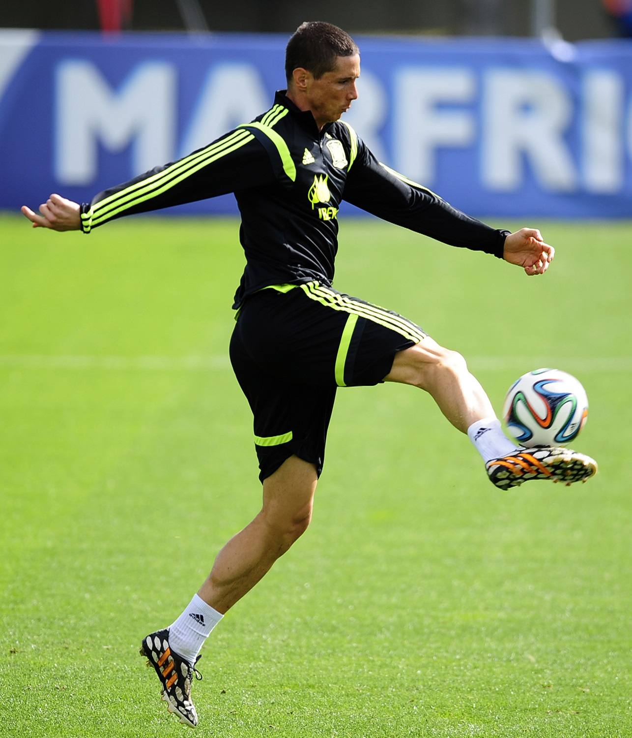 FUTBOLISTAS ESPAÑOLES POR EL MUNDO