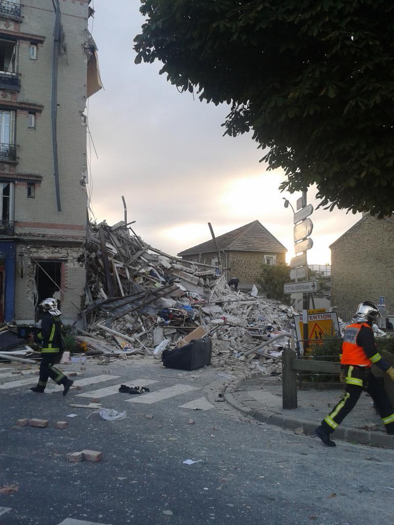 EXPLOSIÓN DE UN EDIFICIO EN PARIS