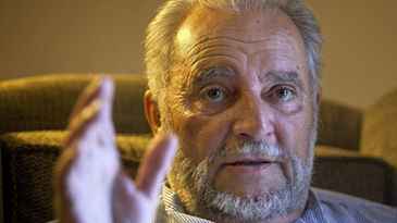 JULIO ANGUITA SALE DEL HOSPITAL