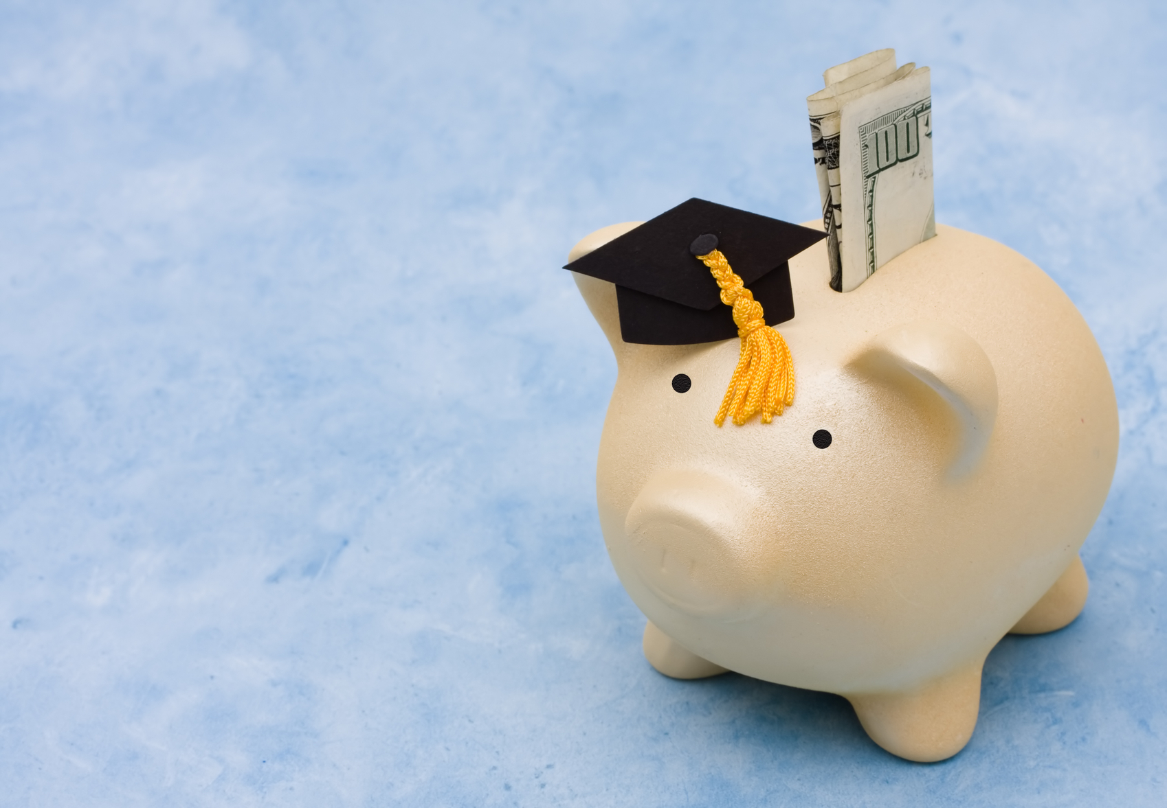 CADA VEZ HAY MENOS PRESUPUESTO PARA BECAS DE ESTUDIO