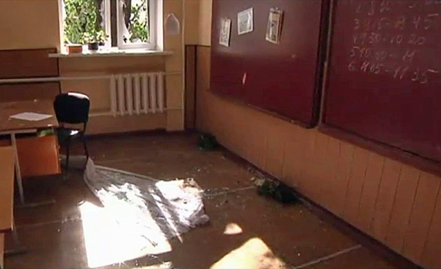 BOMBARDEO SOBRE UN COLEGIO EN DONETSK
