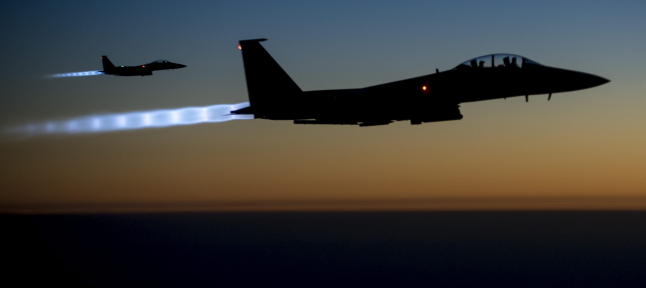 AUSTRALIA BOMBARDEA POSICIONES DEL EI