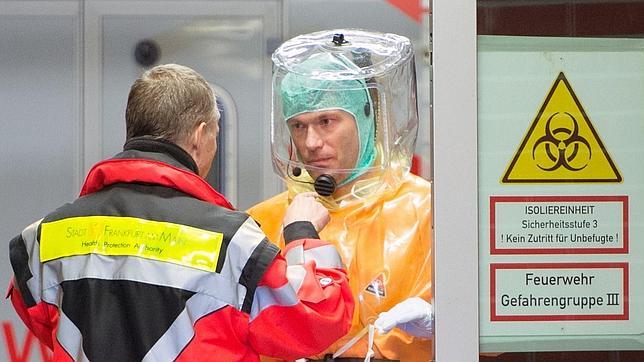 UN CÁMARA DE LA NBC CONTRAE EL ÉBOLA Y ES REPATRIADO