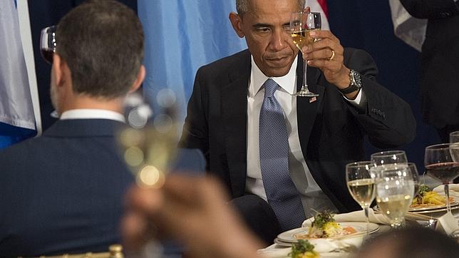 OBAMA BRINDARÁ POR LA HISPANIDAD CON VINO