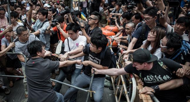 ENFRENTAMIENTOS ENTRE MANIFESTANTES EN XIĀNG GǍNG