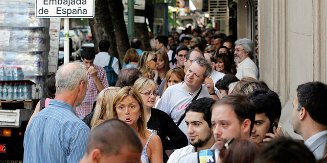 LES RETIRAN LA NACIONALIDAD ESPAÑOLA POR HABERLA COMPRADO