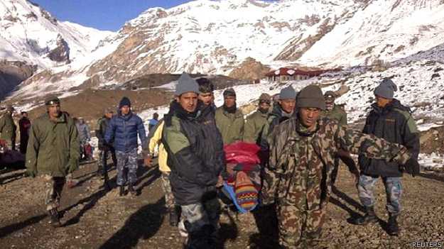 CASI 200 TURISTAS DESAPARECIERON EN UNA TORMENTA EN NEPAL