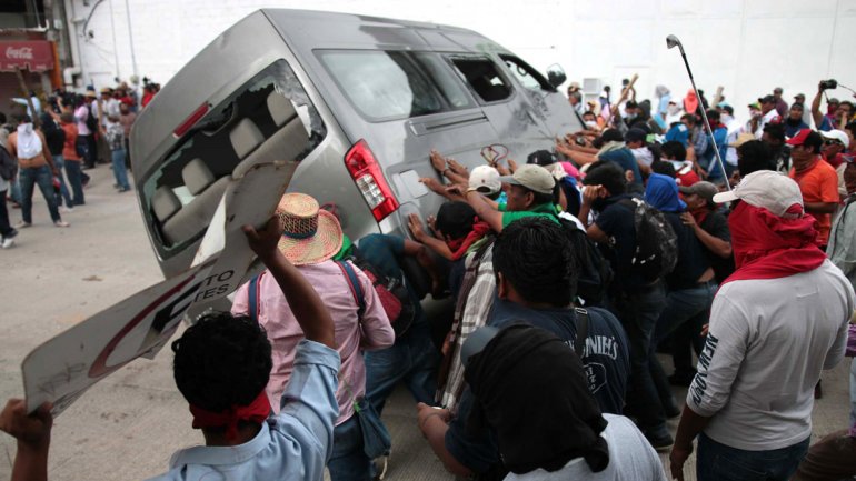 SIGUE LA VIOLENCIA EN MÉXICO POR LA MASACRE DE IGUALA