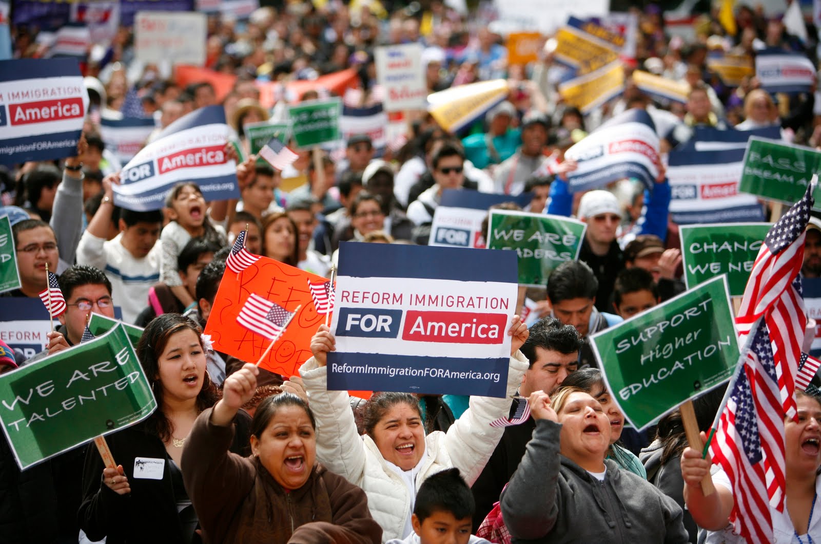OBAMA PRETENDE LEGALIZAR A INDOCUMENTADOS