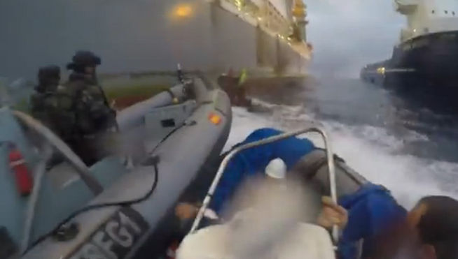 INCIDENTE EN CANARIAS ENTRE GREENPEACE Y LA ARMADA ESPAÑOLA