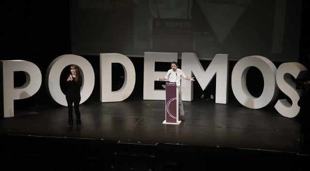 PODEMOS YA ENTRÓ EN EL SISTEMA: UN PARTIDO, UN ÚNICO LÍDER PODEROSO, Y MUCHO PODER EN LAS REDES