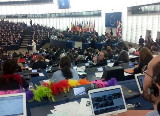 DESPROPÓSITO DEL PAPA EN LA EUROCÁMARA, CON OVACIÓN DE PABLO IGLESIAS