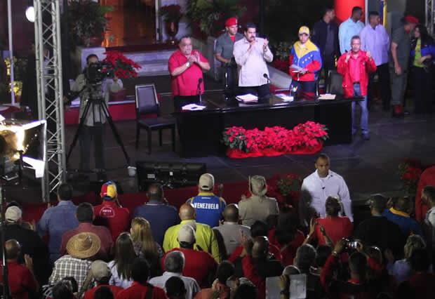 SE ‘SUPONE’ QUE MADURO SE REBAJARÁ SU SUELDO