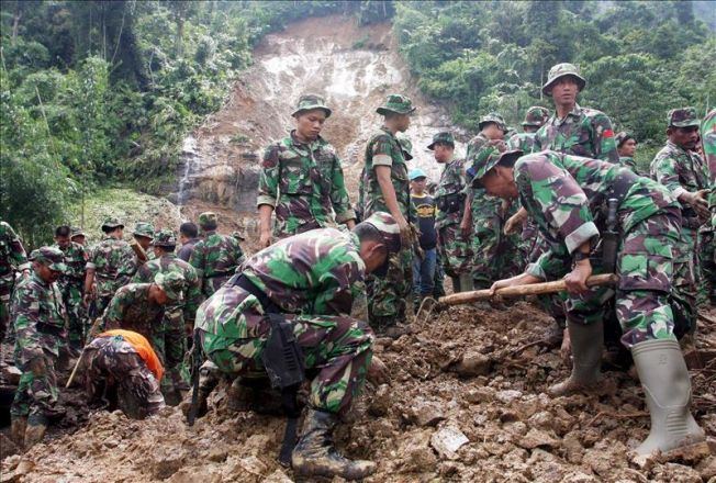 AVALANCHA EN INDONESIA