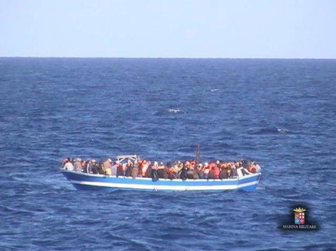 MÁS INMIGRANTES RESCATADOS EN SICILIA